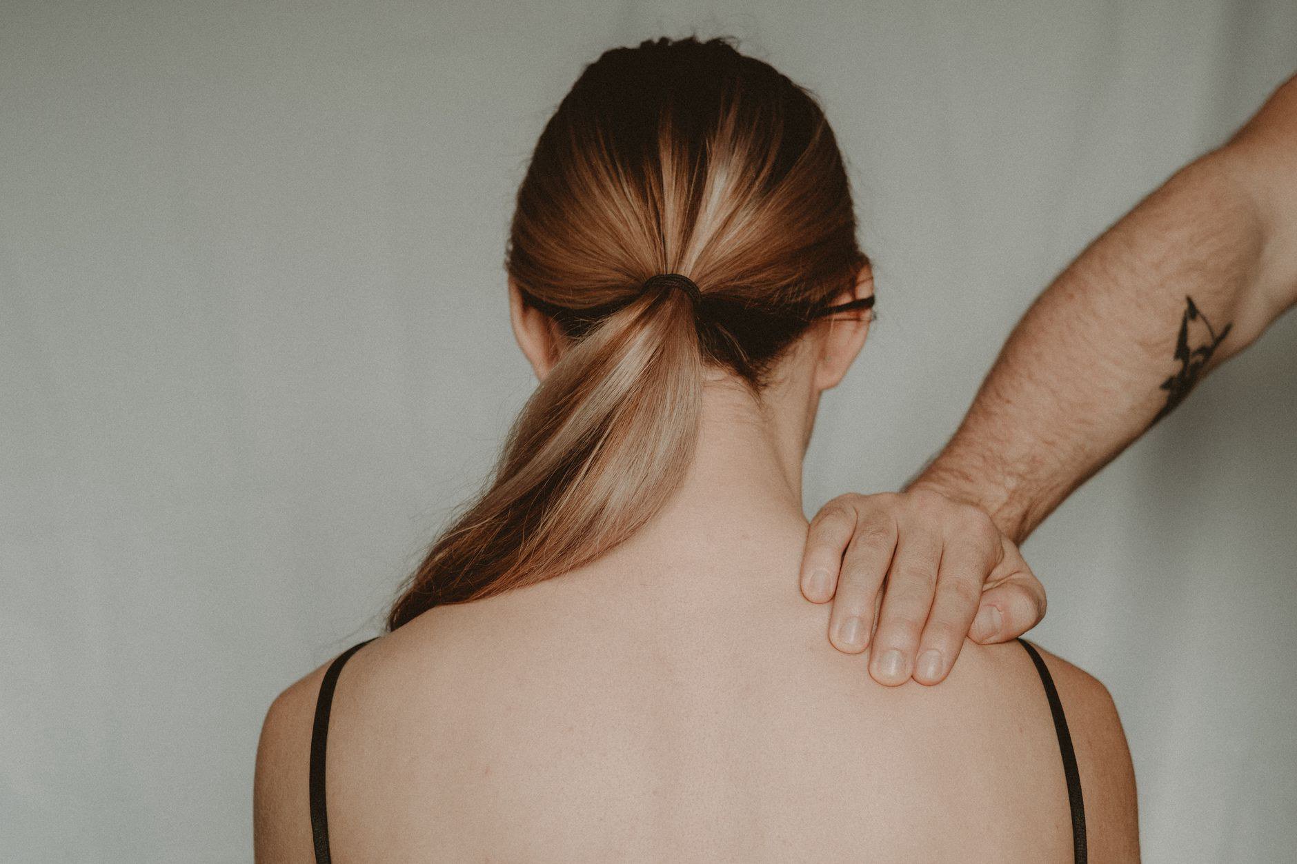 Giải pháp massage cổ vai gáy ở quận 1 cho người làm nghề đứng lớp